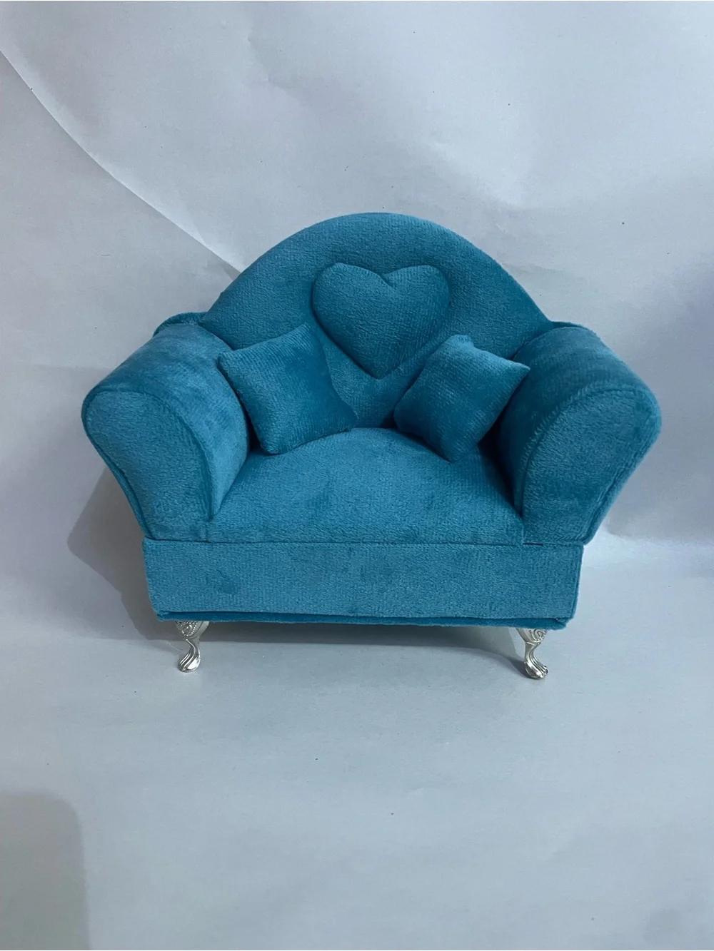 Plush Teal Accent Chair with Heart Detail - Unbranded